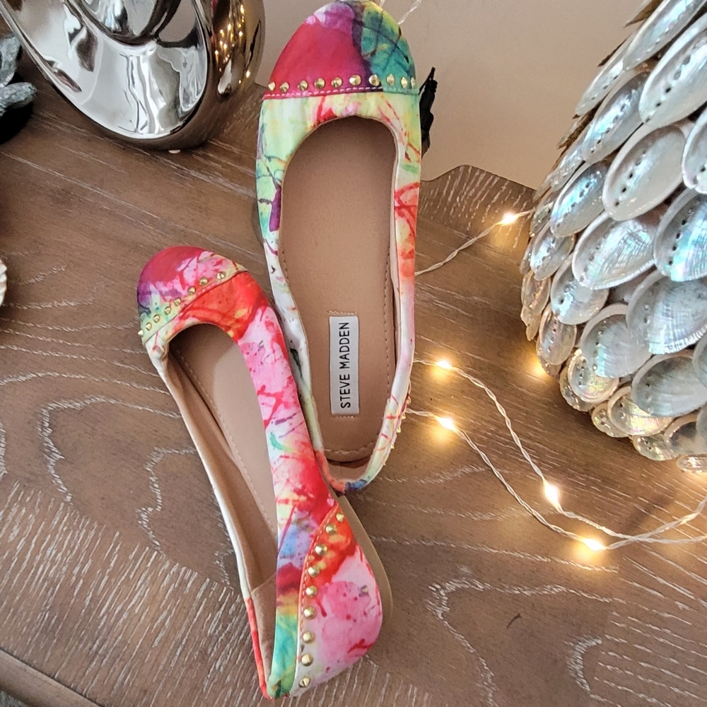 Barely worn super cute gold studded flats